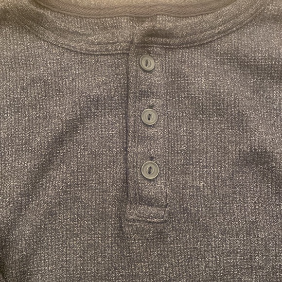 Old Navy Men’s medium waffle knit long sleeve - Picture 4 of 6